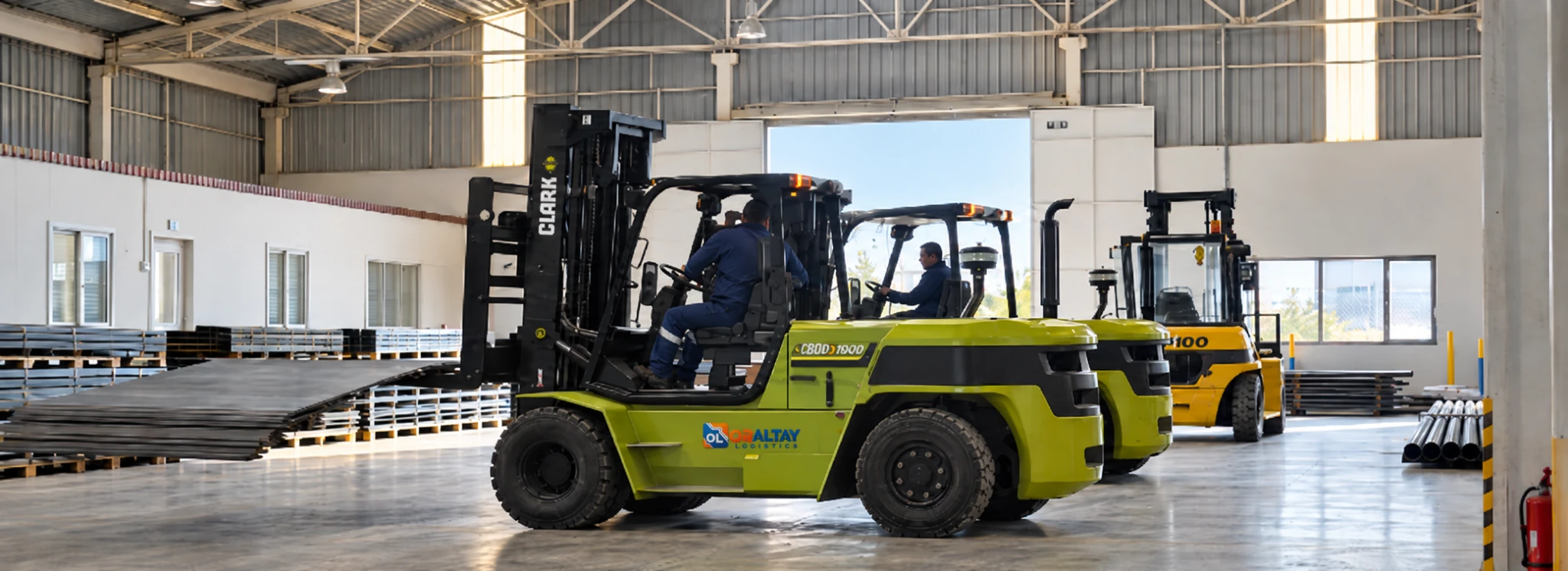 Oraltay deposunda ağır tonajlı CLARK C80D900 forklift